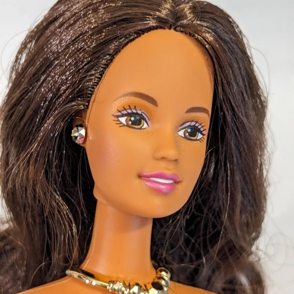 Vintage 1998 Royal Princess Barbie Pink Dress Gold Dots Brunette Mattell